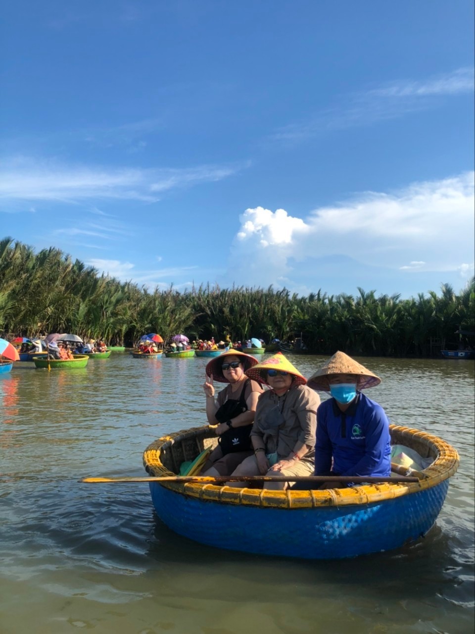 [다낭] ﻿다낭가이드맨의 가이드우먼 차우^^