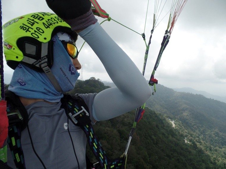 [코타키나발루] 11일차 거주 오늘은 코타키나발루 코콜 힐 해발 900m에서 이륙 후 비구름들 피하느라 바빴던 비행