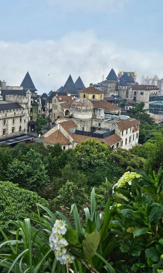 [다낭] 3박5일 여행 4월9~13일 여행 다녀 왔어요 ~밤 비행으로 피곤 했지만 반갑게 맞아 주시는 옌가이드님 활짝웃음으로 맞아 주셔서 감사 하며 여행이 시작 되었 습니다~